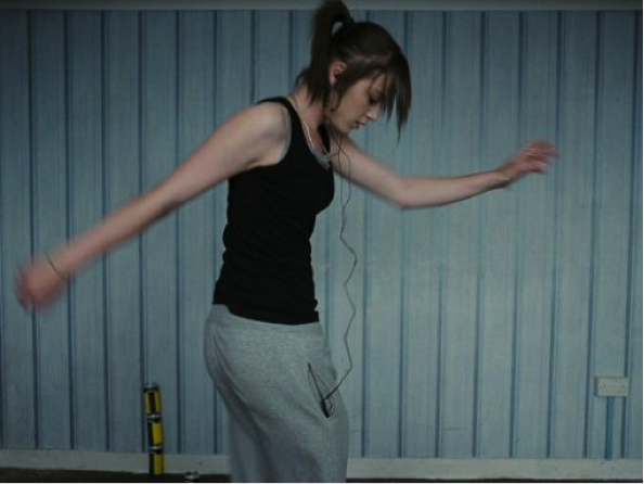 Figure 3 : Mia danse dans l’appartement             vide. 